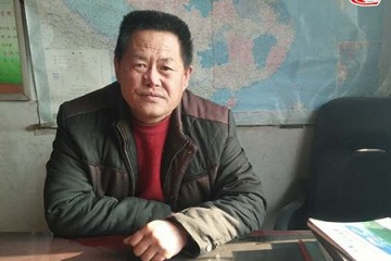 馬鈴薯種植專業合作社楊洪軍向全國人民拜年 ()